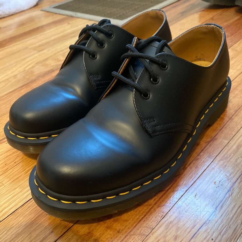 BRAND NEW size 8 oxford dr martens
